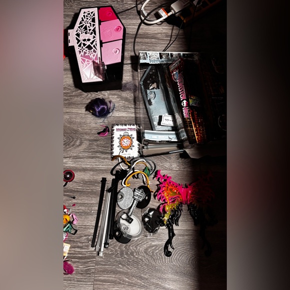 Selling all these as a lot asking for about 2500 lowest is 1500 - Picture 5 of 6